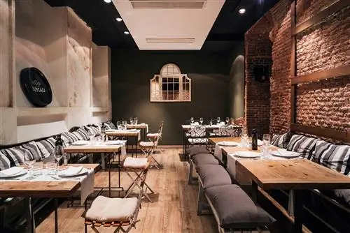 Интерьер главного зала таверны Condumios