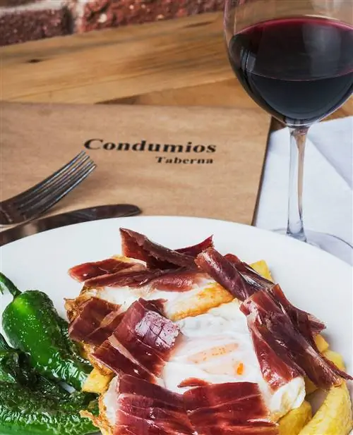 Последний штрих - ветчина с перцем падрон.