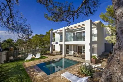 Вилла с частным бассейном в 7Pines Resort Ibiza.