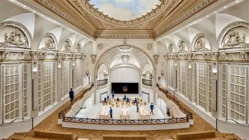 Это новый магазин Apple в центре Лос-Анджелеса.