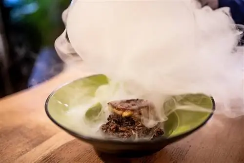 Копченый коровий хвост без костей с начинкой из фуа в Небаке