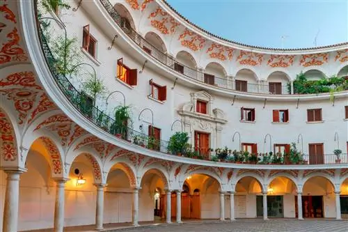 Пласа дель Кабильдо в Севилье