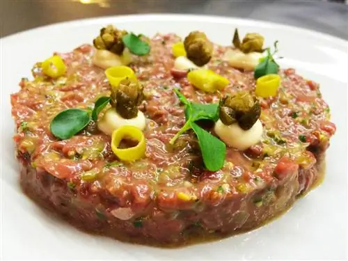 Тартар из утки в стиле Robin Food с жареными каперсами и японским майонезом
