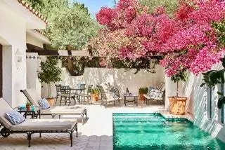 Расслабьтесь в собственном бассейне в Marbella Club