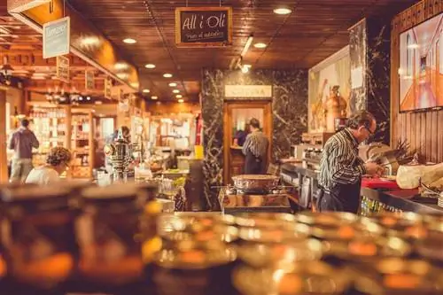 Шоссе таит в себе много сюрпризов, таких как Зона 103.