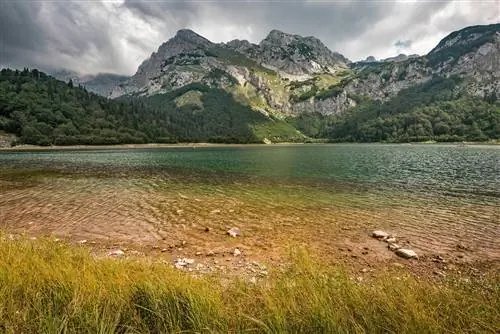 Ледниковое озеро Трновачко