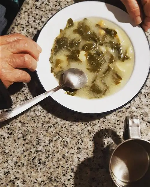 Домашний бульон с капустой в отеле Piornedo