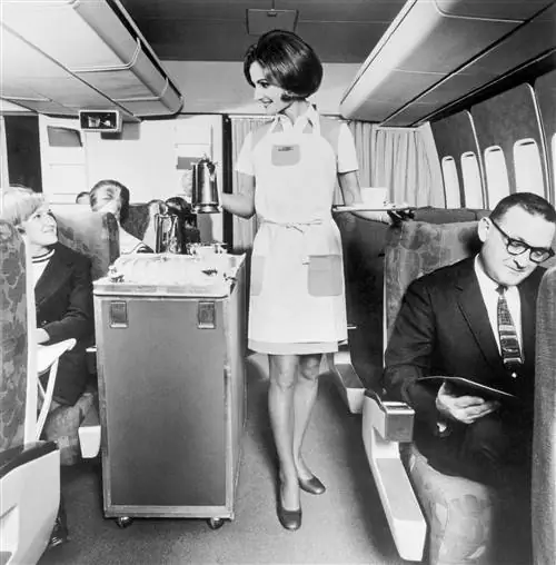 Салон эконом-класса первого рейса Pan Am Boeing 747