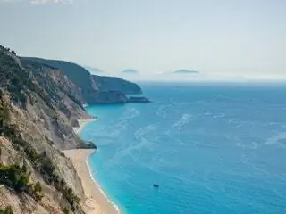 Пляж Эгремни Лефкас
