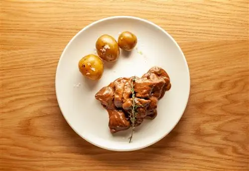 Блюдо из шоколадного оленя в La Cabezona.