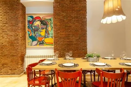 В зале La cabezona выделяются гобелены, созданные дизайнером интерьеров Силкой Баррио.