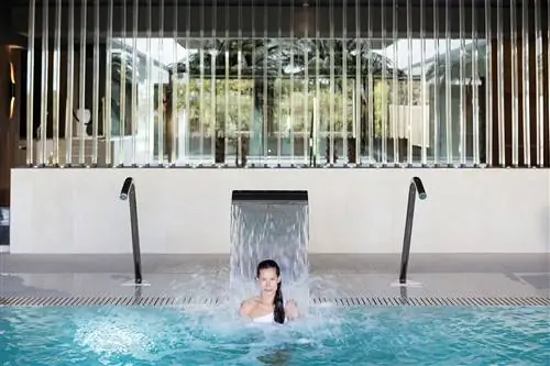 Не пропустите водные процедуры спа-курорта Don Carlos Leisure Resort Spa.