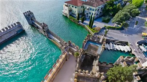 Сирмионе, самый очаровательный город на озере Гарда