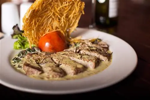 La Trattoria является итальянским рестораном в этом районе.