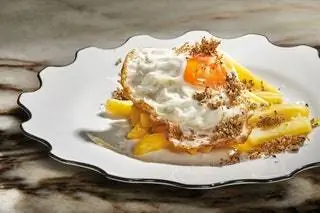 Яйца от кур свободного выгула с рецептом сковороды с трюфелем Яйца от кур свободного выгула с рецептом сковороды с трюфелем