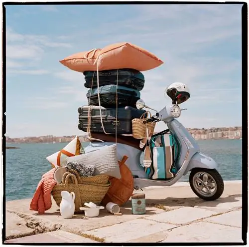 мотоцикл и чемоданы