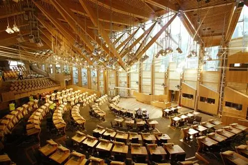 Шотландский парламент был спроектирован Мираллесом.