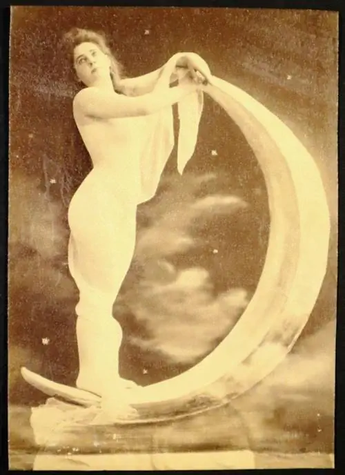 луна и женщина