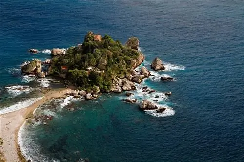 красивый остров