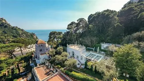 Историческая вилла семьи Де Сика на Капри может стать вашей