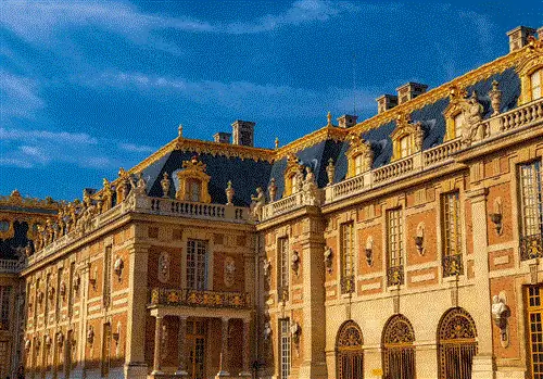 Le Grand Contrôle - отель, который раньше не видели в Дворцовом саду.