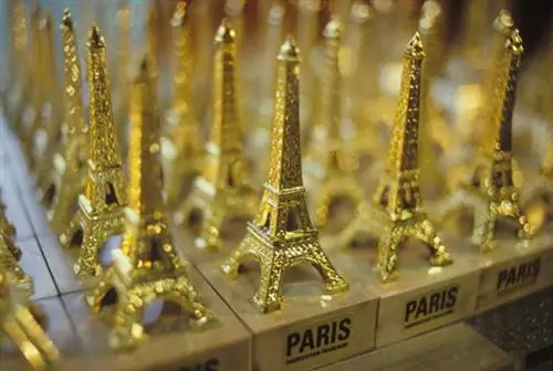 Сувениры настолько типичны, что им БОЛЬНО