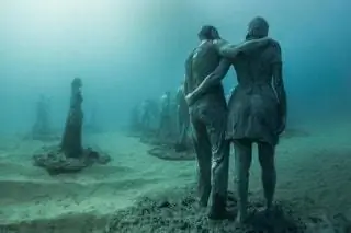 Погрузитесь среди подводных статуй в Атлантическом музее.