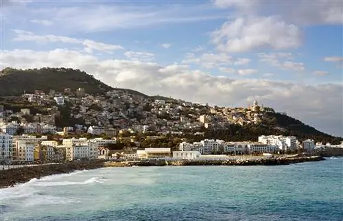 Алжирский засохший балкон со стороны Средиземного моря