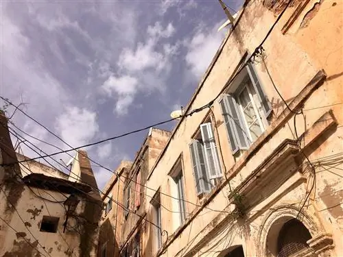 Алжирский засохший балкон со стороны Средиземного моря