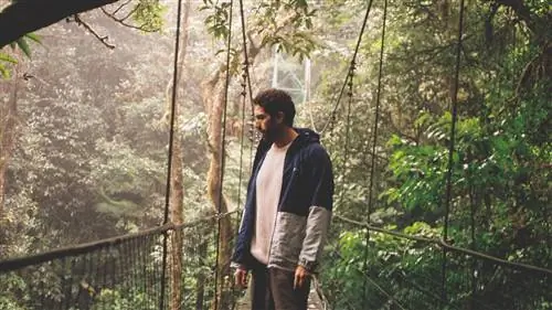 Пляж и бар Montys Dog