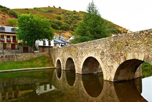 Molinaseca красивая остановка Bercian на Камино де Сантьяго Molinaseca красивая остановка Bercian на Камино де Сантьяго
