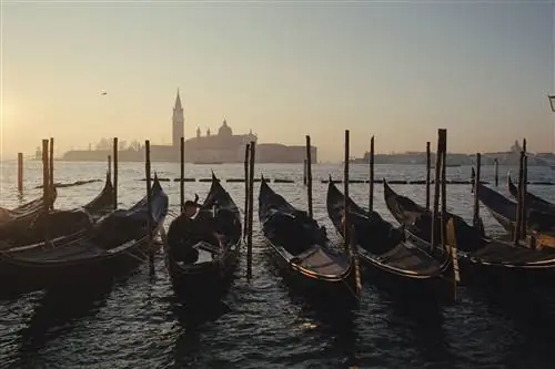 Рива-дельи-Скьявони на фоне базилики Сан-Джорджо-Маджоре.