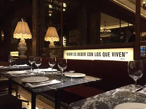 Новый интерьер Café Comercial