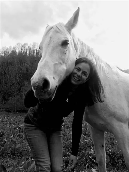 Елена с одной из своих лошадей в Ла Плана Гран.