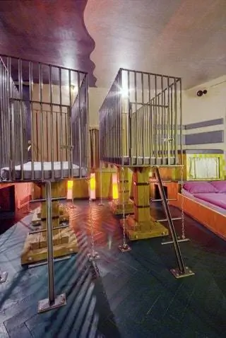 Комната двух львов