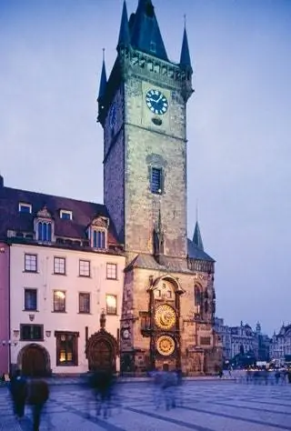 Часовая башня 408 ступенек и лифт