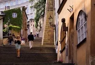 Подъем к замку 208 ступеней