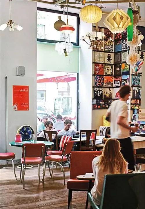 Кафе Phil для книг и кофе