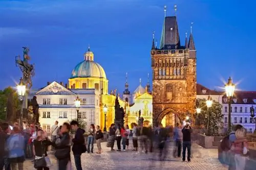 Город, который делает маленький шаг каждое столетие