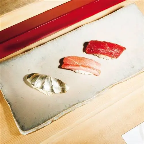 нигирис из двух видов тунца и тарпона в СушиЯ