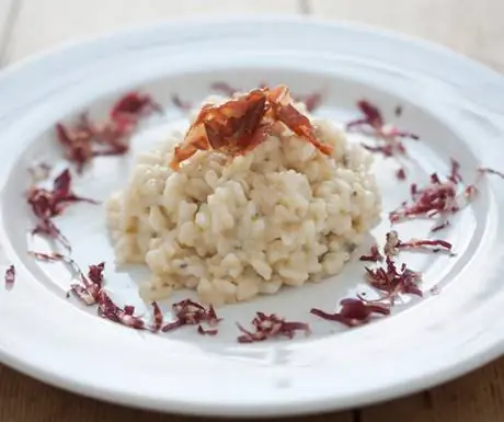 Ризотто с горгонзолой, грушами и хрустящей ветчиной