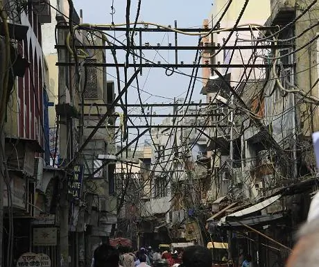 Электропроводка на улице Дели