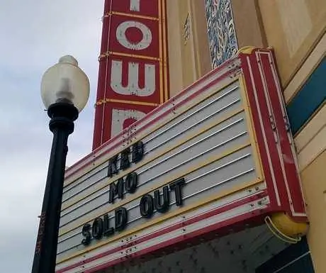 Аптаун театр