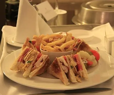 Клубный сэндвич отеля InterContinental Athenaeum