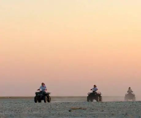 Путешествие на квадроциклах во время медового месяца