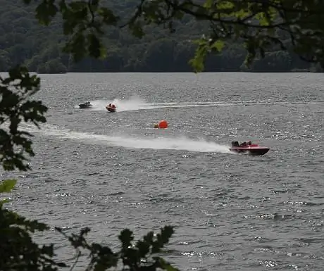 Гонки на моторных лодках