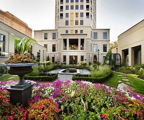 Английский сад в отеле Mandarin Oriental.