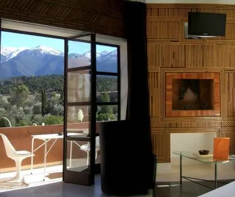 Номер и терраса Domaine de Malika