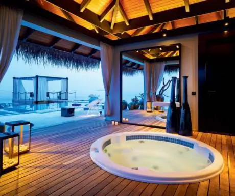 Романтическая ванна Pool Resience