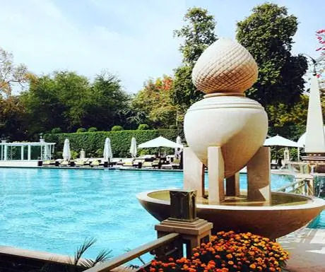 Бассейн отеля Империал